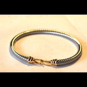 ISO Clasped bracelet